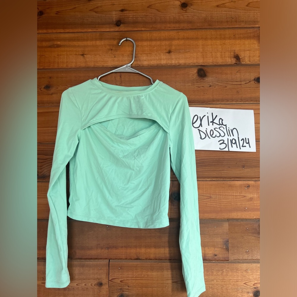 Alphalete Long Sleeve with keyhole chest